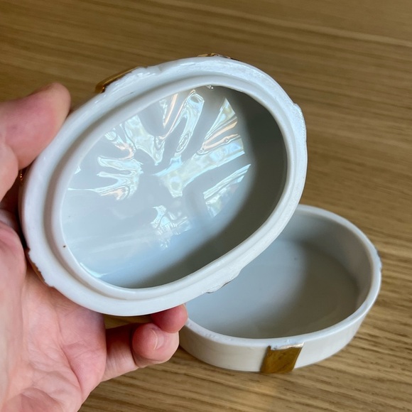 Porcelain Gift Box Trinket Dish with Gold Bow, 4x3 Inches - Picture 4 of 10